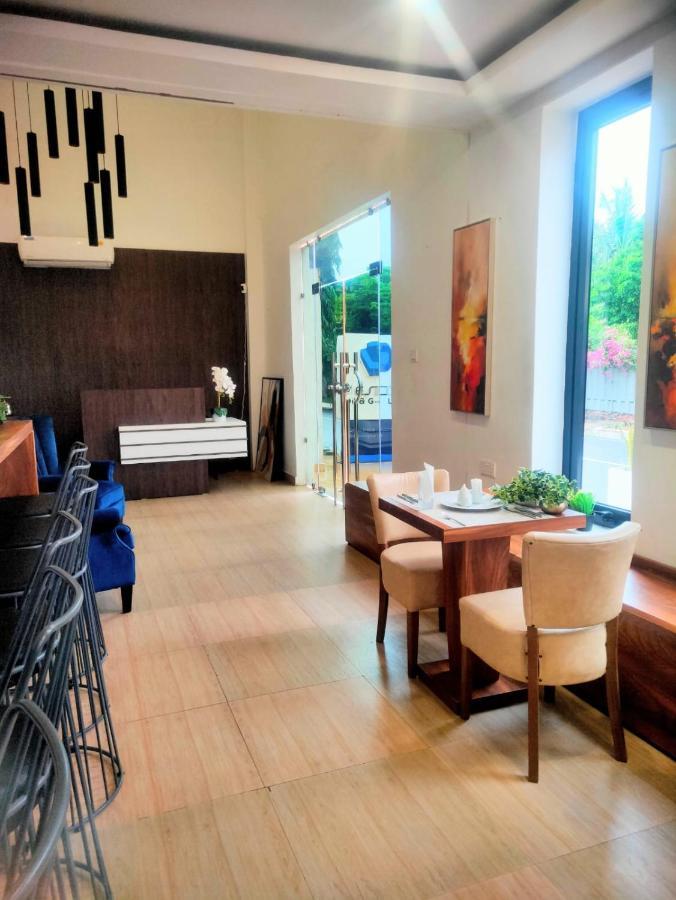 The Cabin Hotel Accra Buitenkant foto