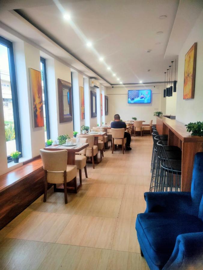 The Cabin Hotel Accra Buitenkant foto